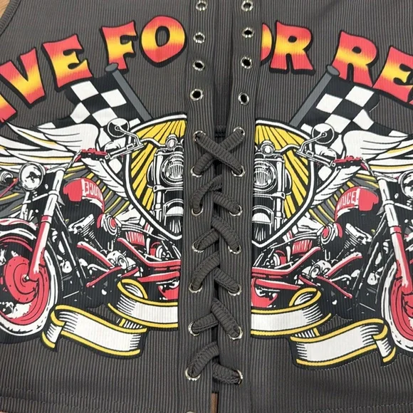 Graphic Lace-Up Crop Top - Picture 5 of 5